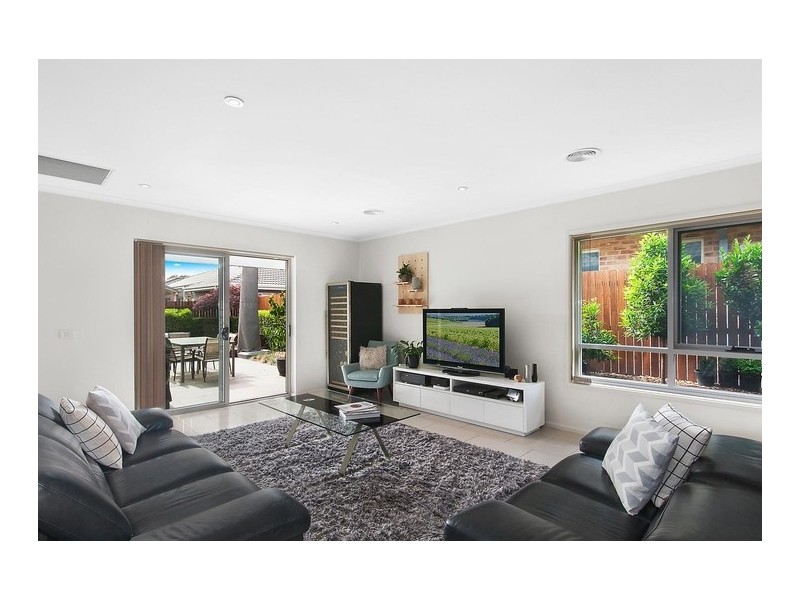 17 Joan Bradley Street, Franklin ACT 2913