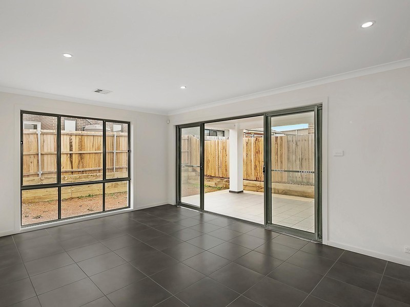 9 Rockwood Street, Casey ACT 2913