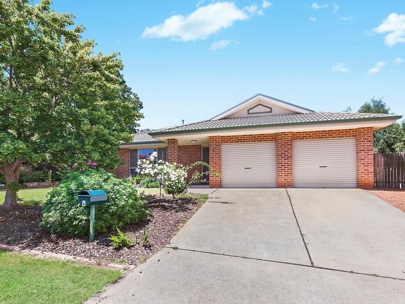 4 Woodhill Link, Jerrabomberra NSW 2619