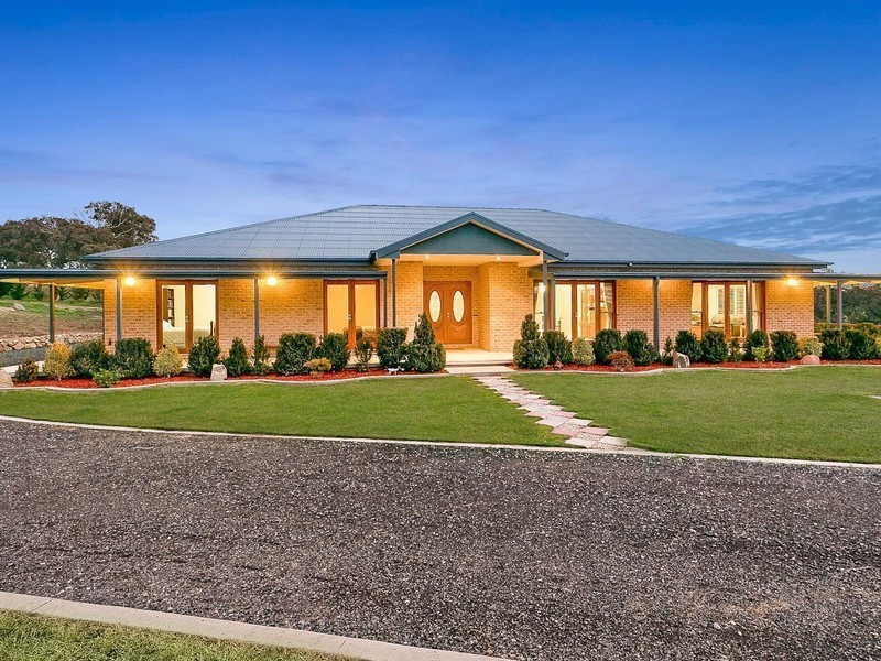 11 Eucalypt Place, Royalla NSW 2620