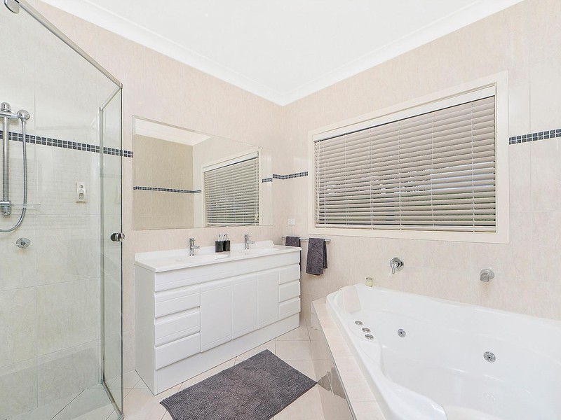 11 Eucalypt Place, Royalla NSW 2620