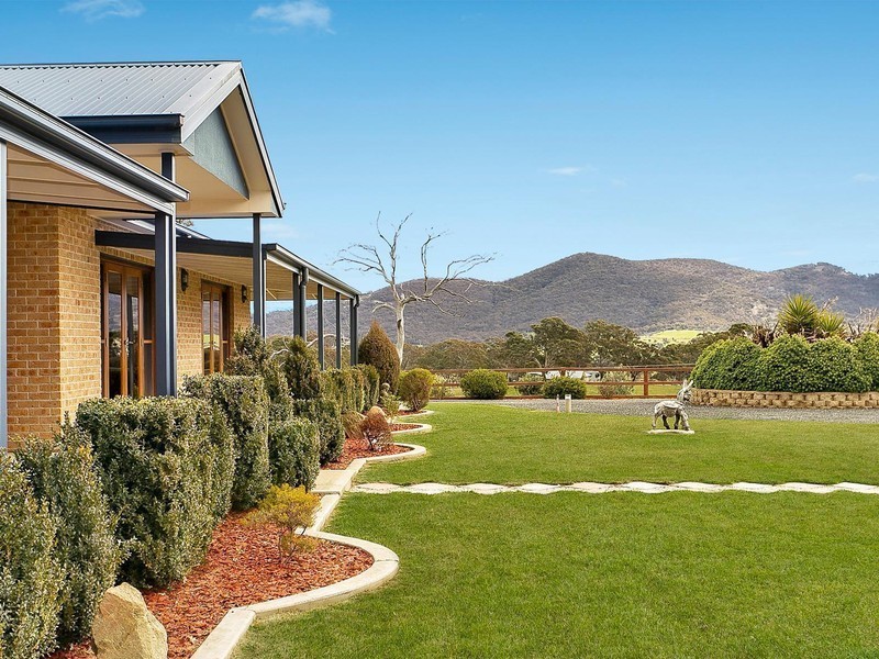 11 Eucalypt Place, Royalla NSW 2620