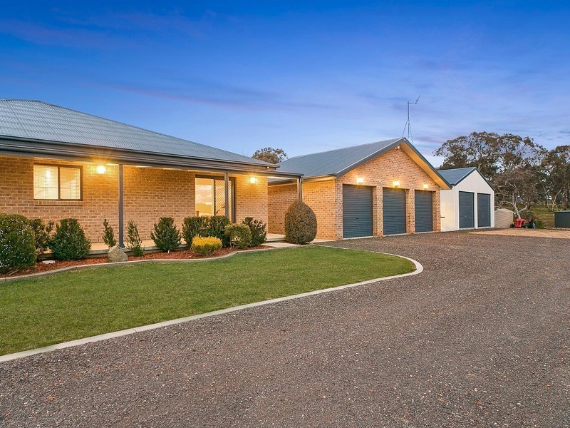 11 Eucalypt Place, Royalla NSW 2620