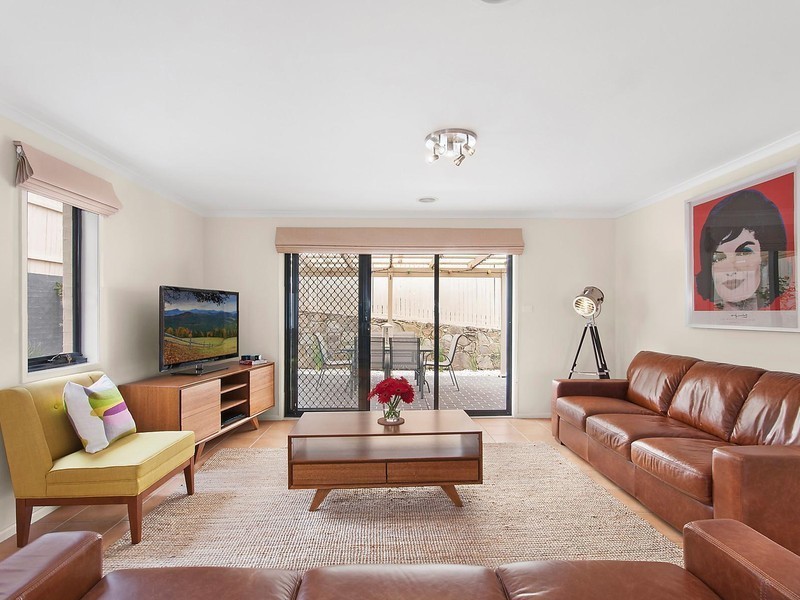 1/136 Halloran Drive, Jerrabomberra NSW 2619