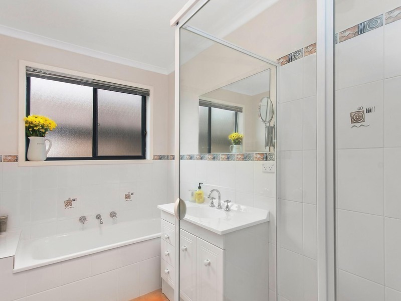 1/136 Halloran Drive, Jerrabomberra NSW 2619