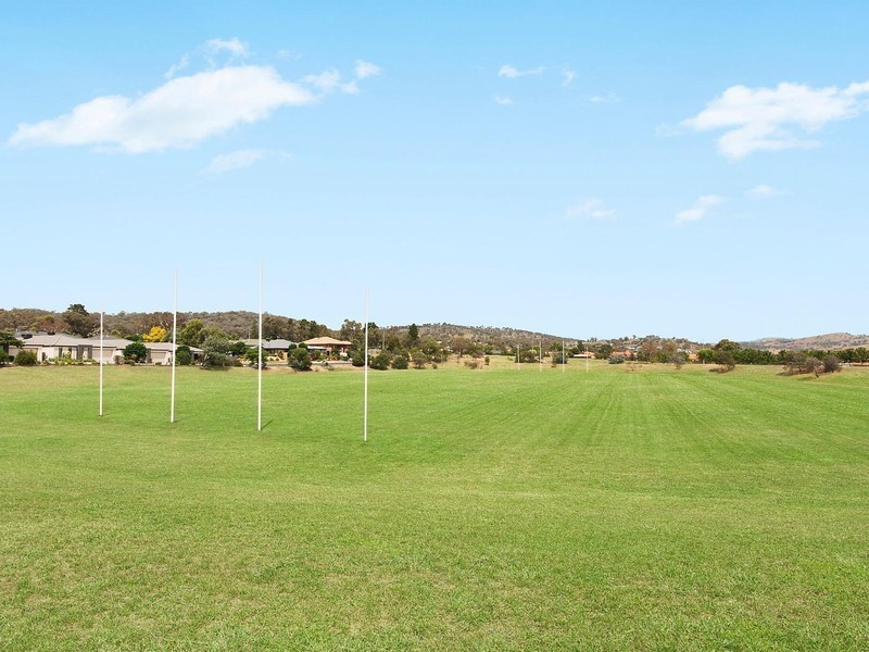 1/136 Halloran Drive, Jerrabomberra NSW 2619