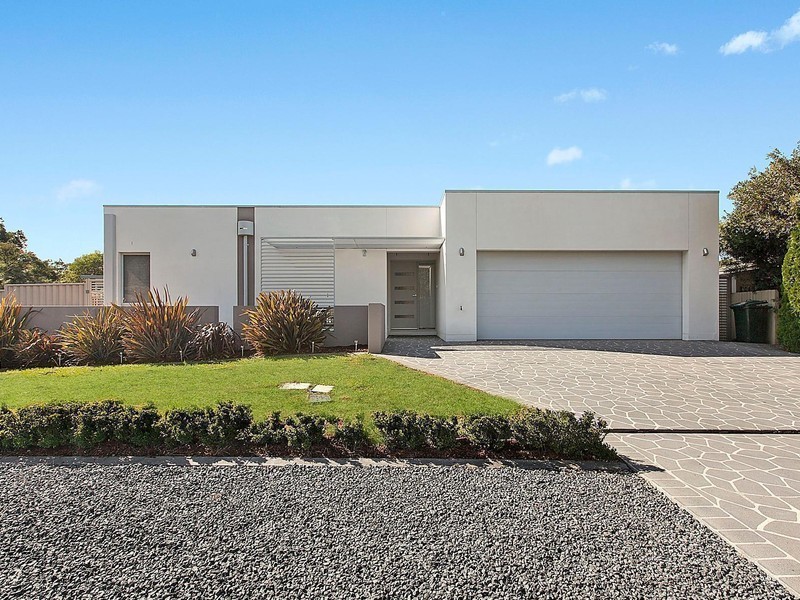 177 Halloran Drive, Jerrabomberra NSW 2619
