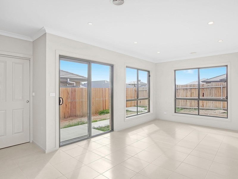 5 Metcalf Street, Googong NSW 2620