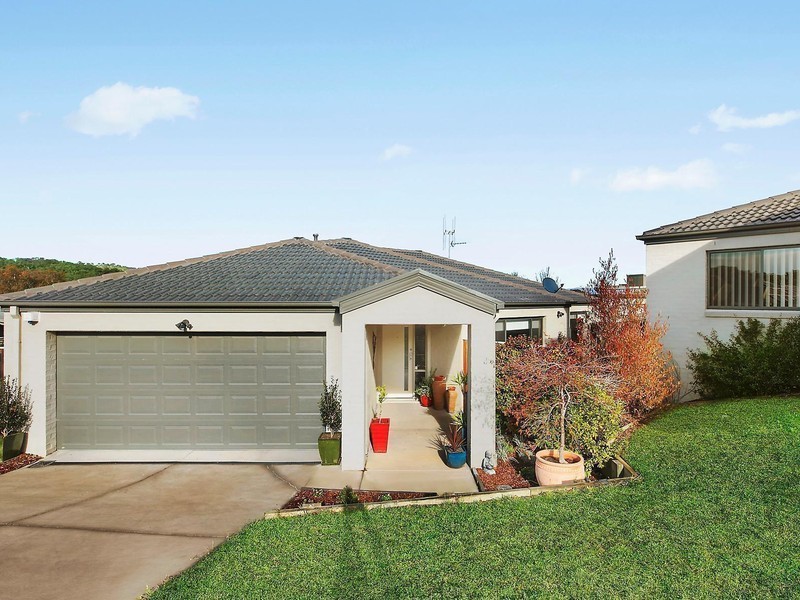 2/3 Umina Place, Jerrabomberra NSW 2619