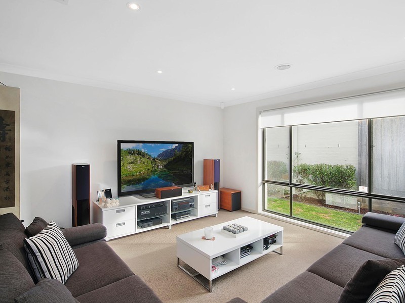 2/3 Umina Place, Jerrabomberra NSW 2619