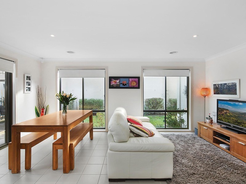 2/3 Umina Place, Jerrabomberra NSW 2619