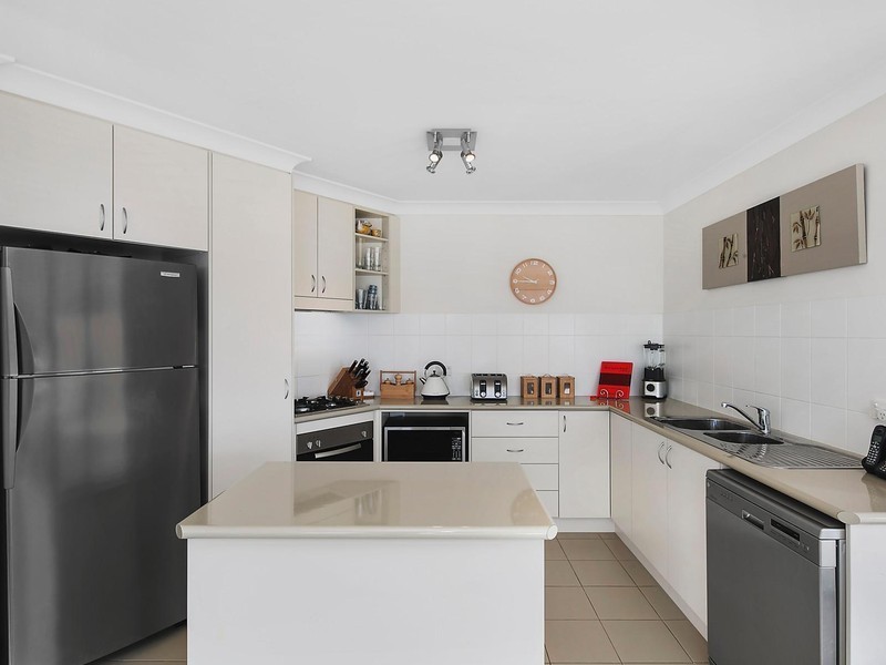 2/3 Umina Place, Jerrabomberra NSW 2619