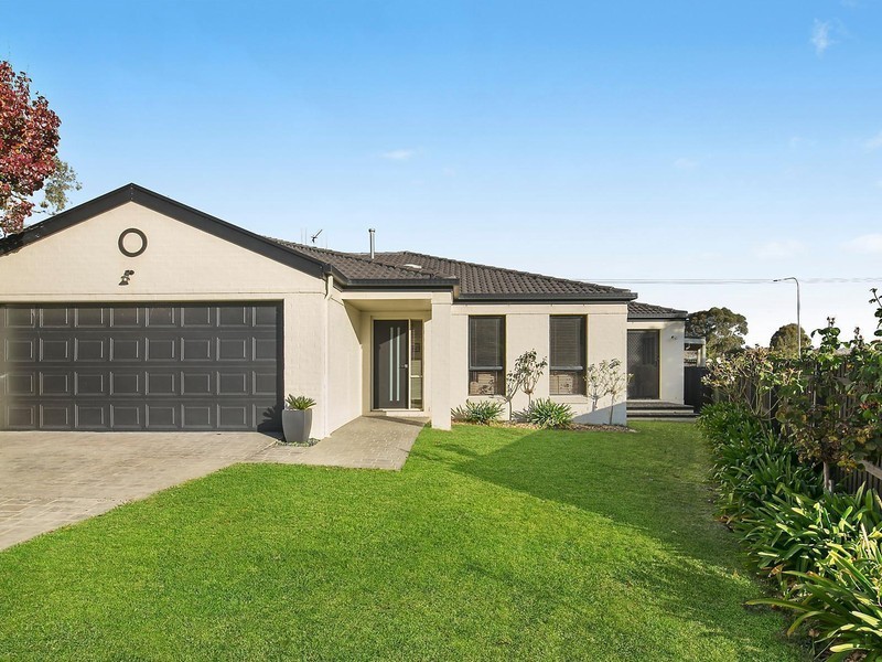 15 Coora Place, Jerrabomberra NSW 2619
