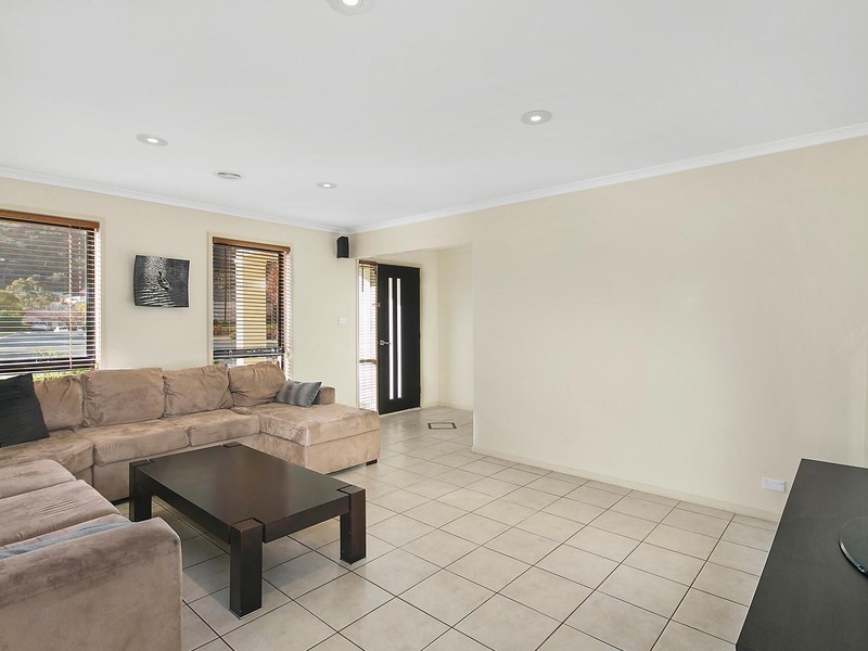 15 Coora Place, Jerrabomberra NSW 2619