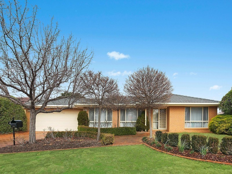 4 Donohoe Place, Gordon ACT 2906