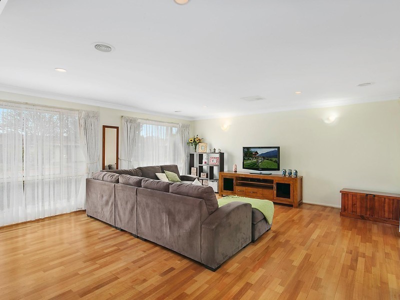 4 Donohoe Place, Gordon ACT 2906