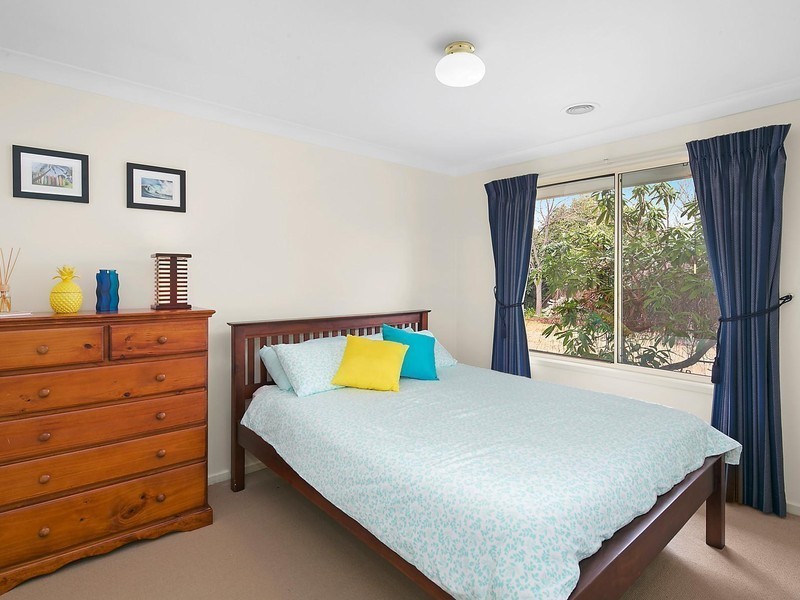 4 Donohoe Place, Gordon ACT 2906