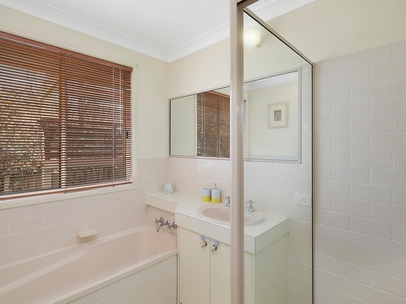 4 Donohoe Place, Gordon ACT 2906