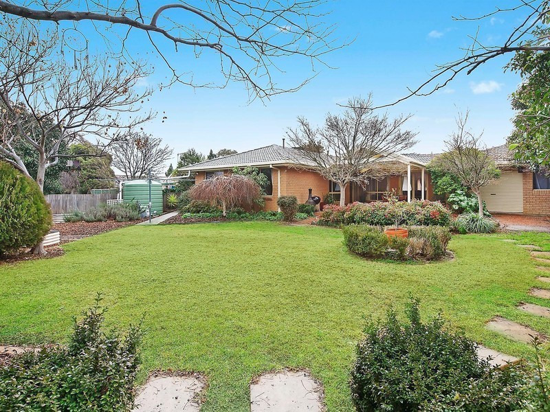 4 Donohoe Place, Gordon ACT 2906