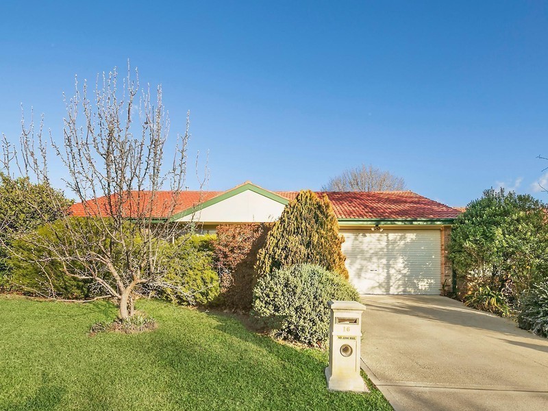 16 Brudenell Drive, Jerrabomberra NSW 2619