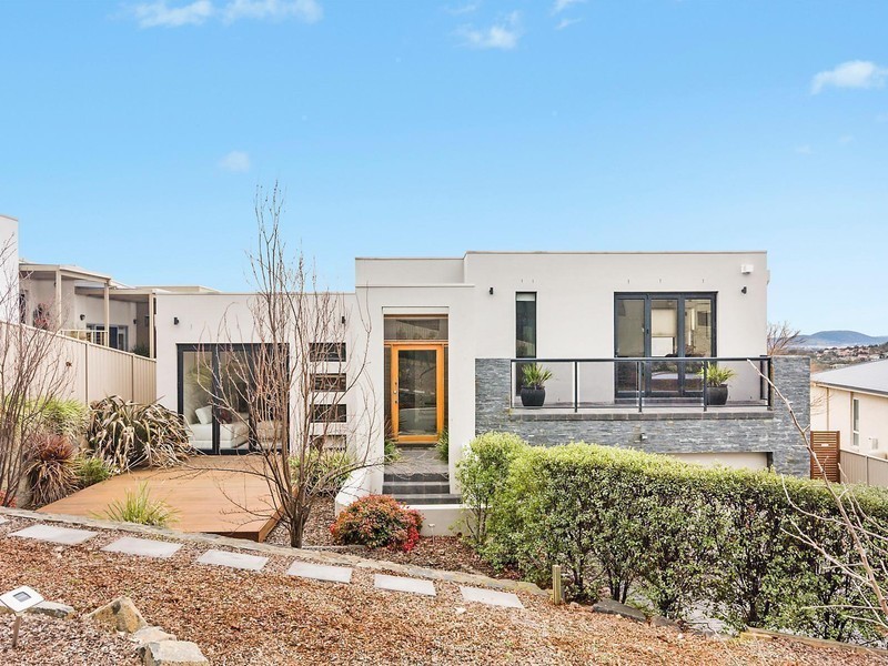 5 Grady Place, Jerrabomberra NSW 2619