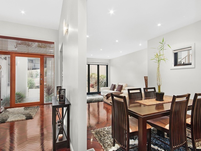 5 Grady Place, Jerrabomberra NSW 2619