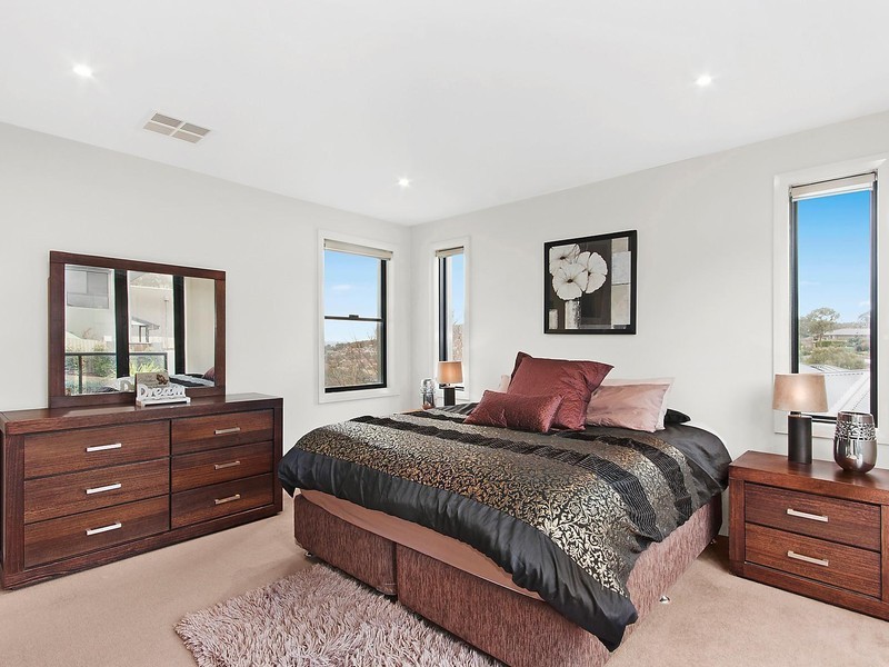 5 Grady Place, Jerrabomberra NSW 2619