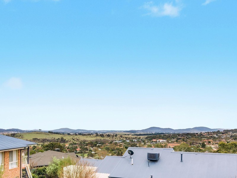 5 Grady Place, Jerrabomberra NSW 2619