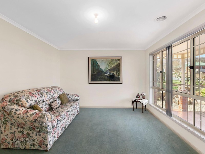 1 Thomas Royal Gardens, Queanbeyan East NSW 2620