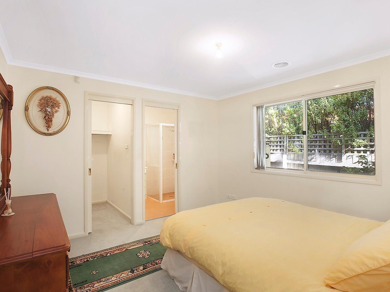 1 Thomas Royal Gardens, Queanbeyan East NSW 2620