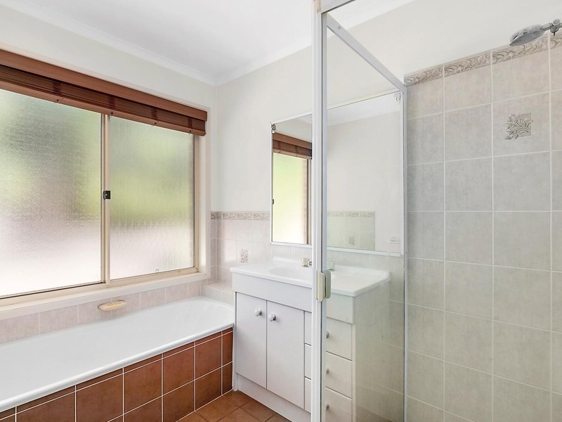 1 Thomas Royal Gardens, Queanbeyan East NSW 2620