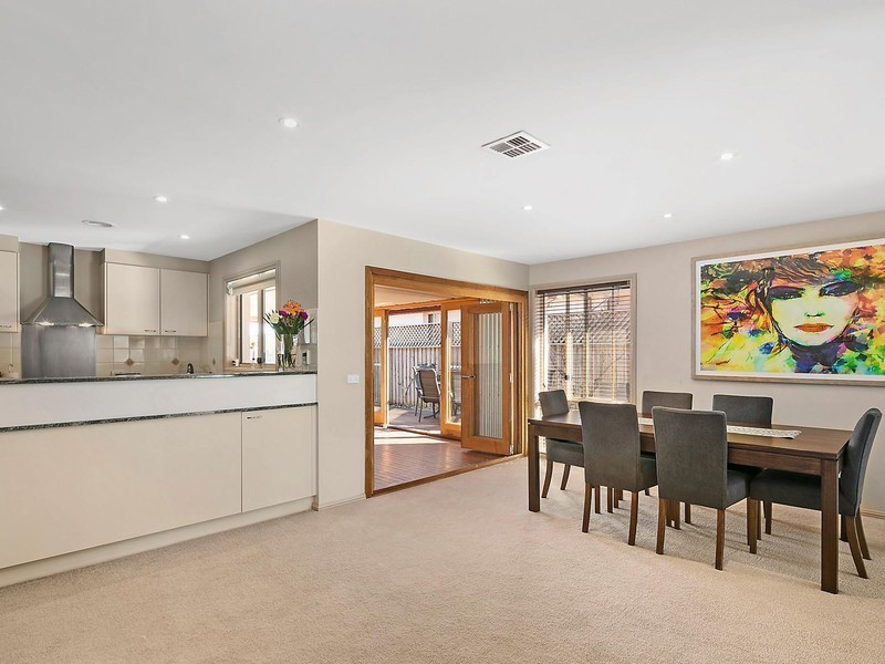 14 Bluestone Gardens, Jerrabomberra NSW 2619