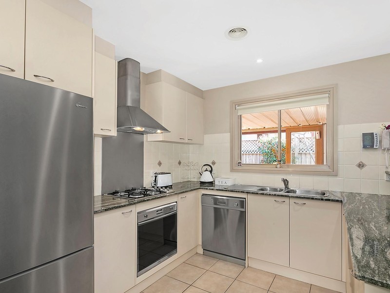 14 Bluestone Gardens, Jerrabomberra NSW 2619