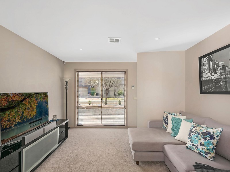 14 Bluestone Gardens, Jerrabomberra NSW 2619