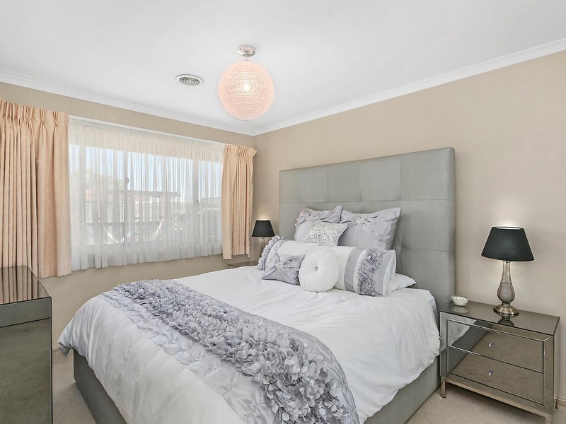 14 Bluestone Gardens, Jerrabomberra NSW 2619