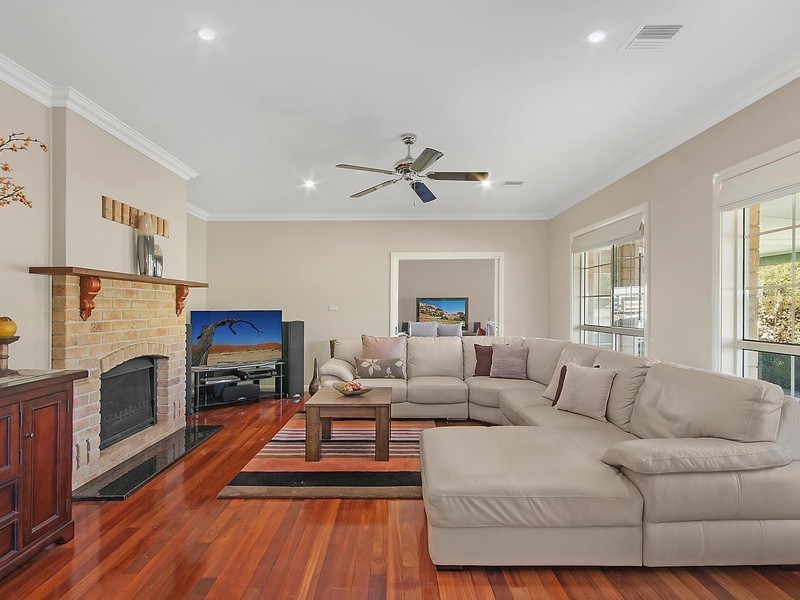 4 Settlers Road, Royalla NSW 2620