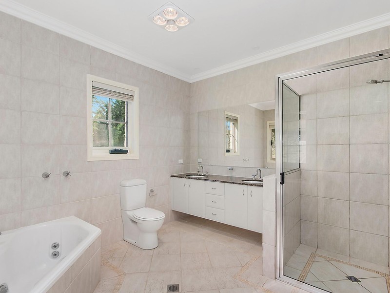 4 Settlers Road, Royalla NSW 2620