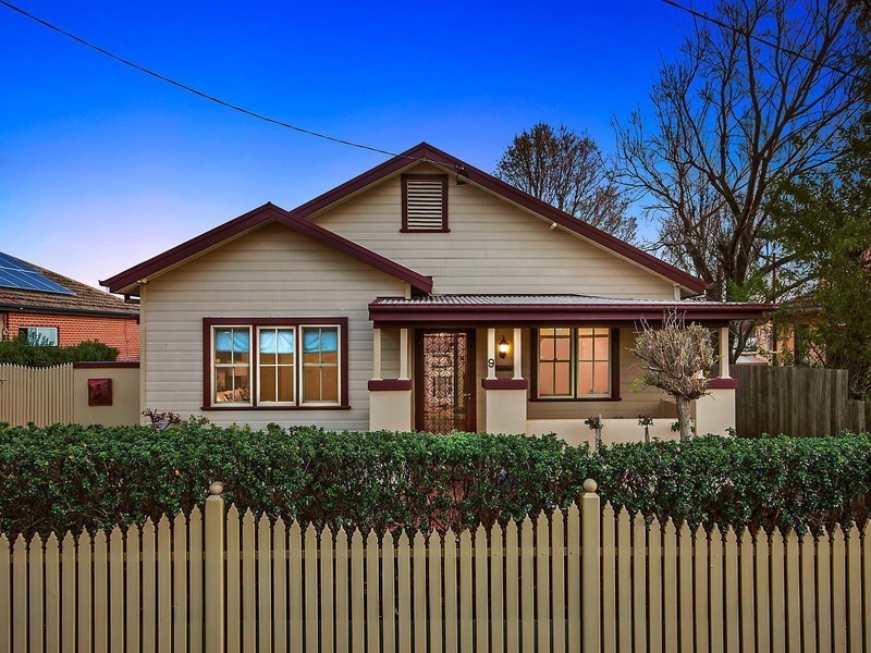 9 Hirst Avenue, Queanbeyan NSW 2620