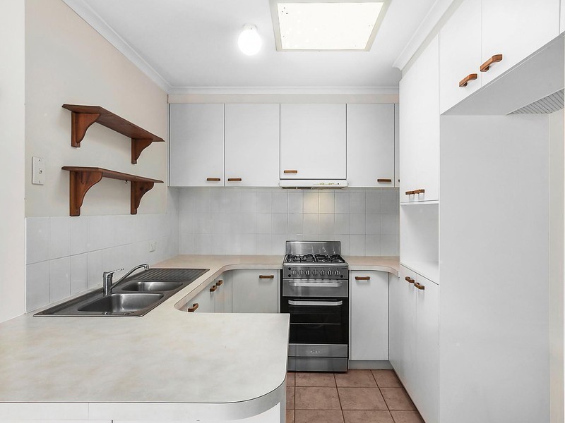 8/72 Brudenell Drive, Jerrabomberra NSW 2619