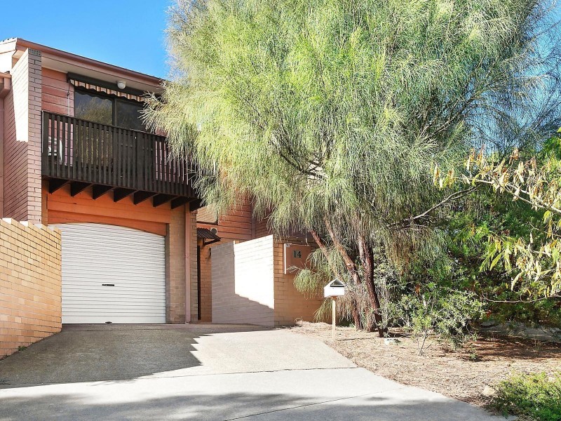 14 Hallen Close, Phillip ACT 2606