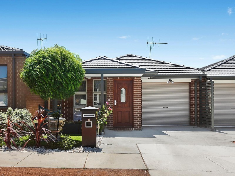 6 Rockwood Street, Casey ACT 2913