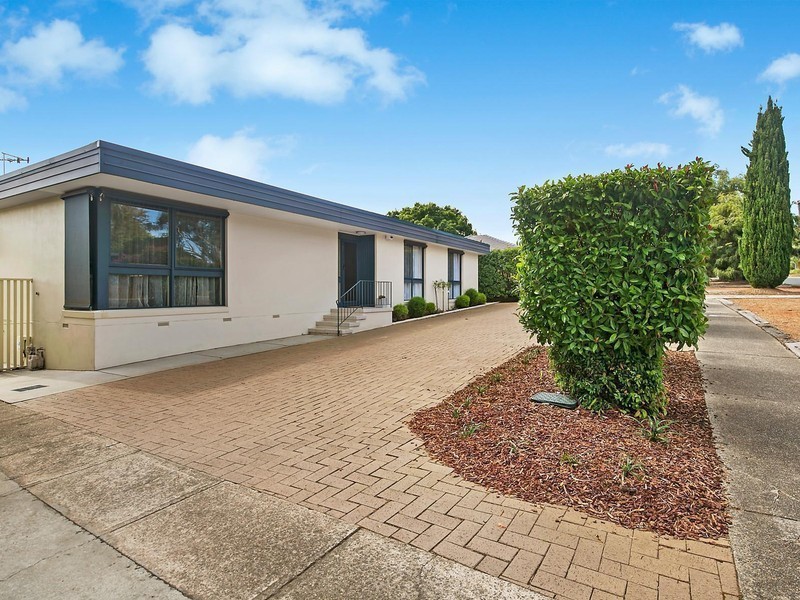 38 Dixon Drive, Holder ACT 2611