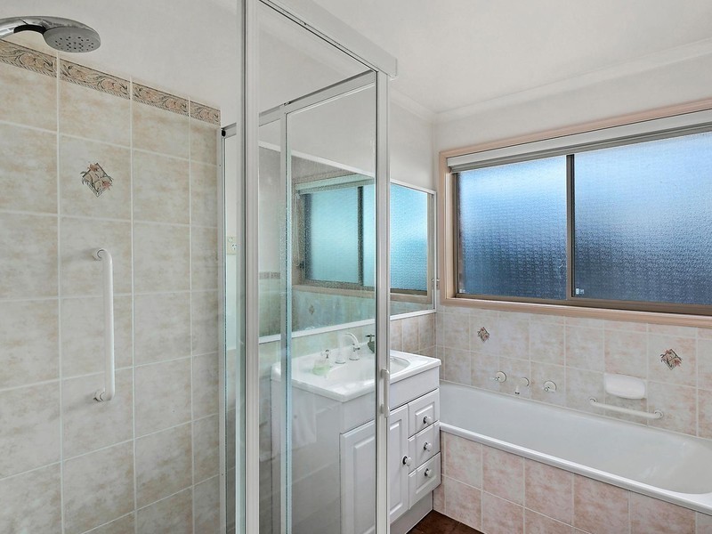 16 Allumba Street, Queanbeyan West NSW 2620