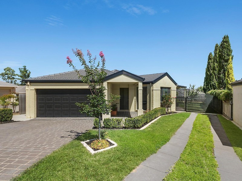 8 Tooroonga Crescent, Jerrabomberra NSW 2619