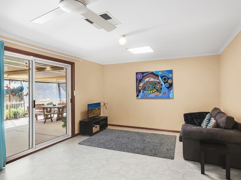 137 Bicentennial Drive, Jerrabomberra NSW 2619