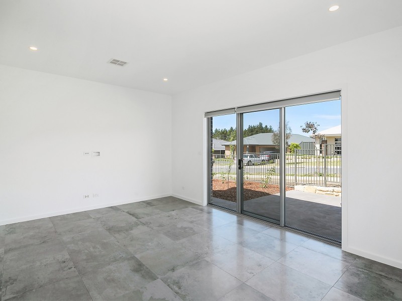 19 Carl Street, Googong NSW 2620