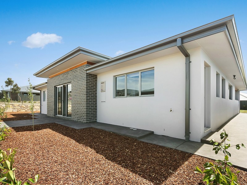 19 Carl Street, Googong NSW 2620