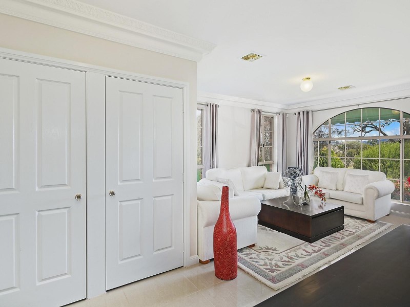 25 Esmond Avenue, Jerrabomberra NSW 2619