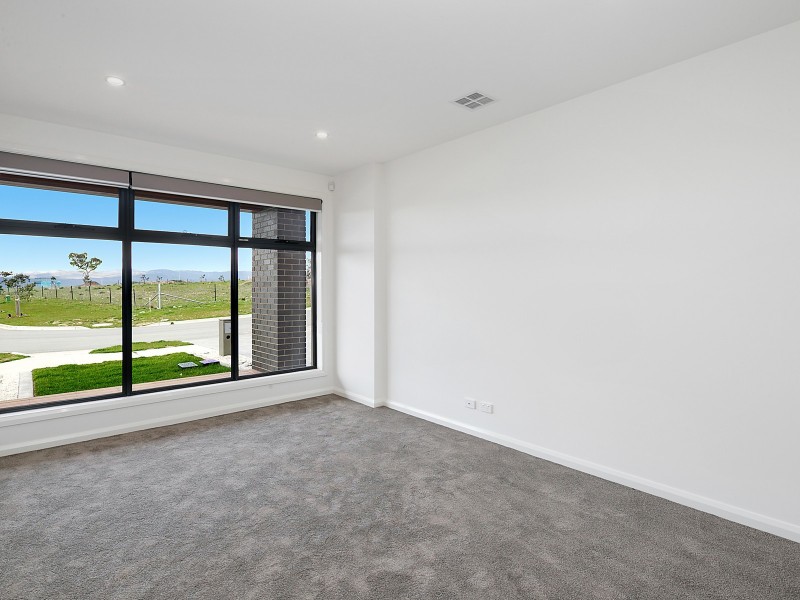 17 Garraway Crescent, Googong NSW 2620