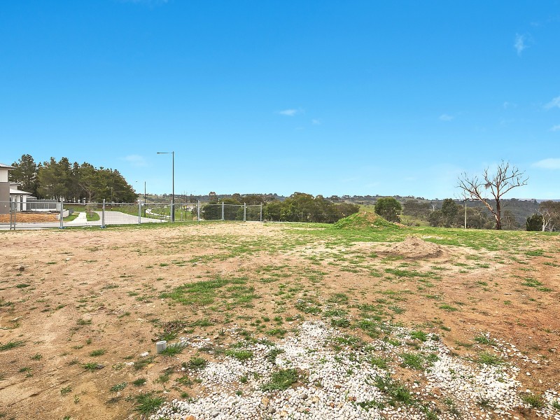 27 Daisy Loop, Googong NSW 2620